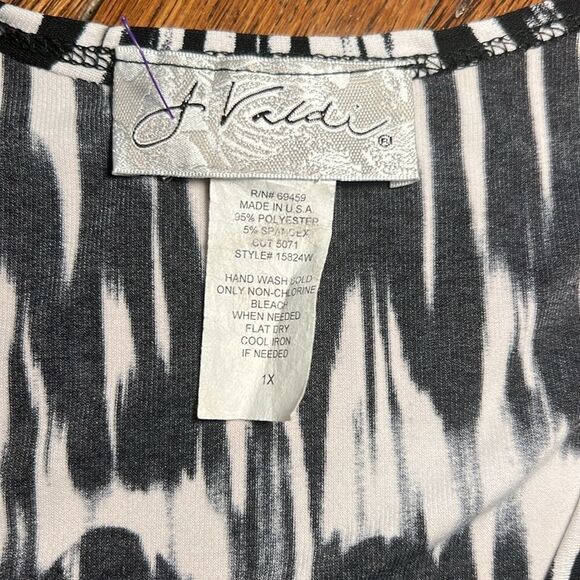 J Valdi black and white print maxi dress with sleeves size 1X - Picture 5 of 5